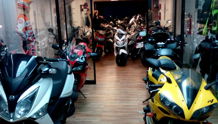 MotoWorks Pasillo Entrada